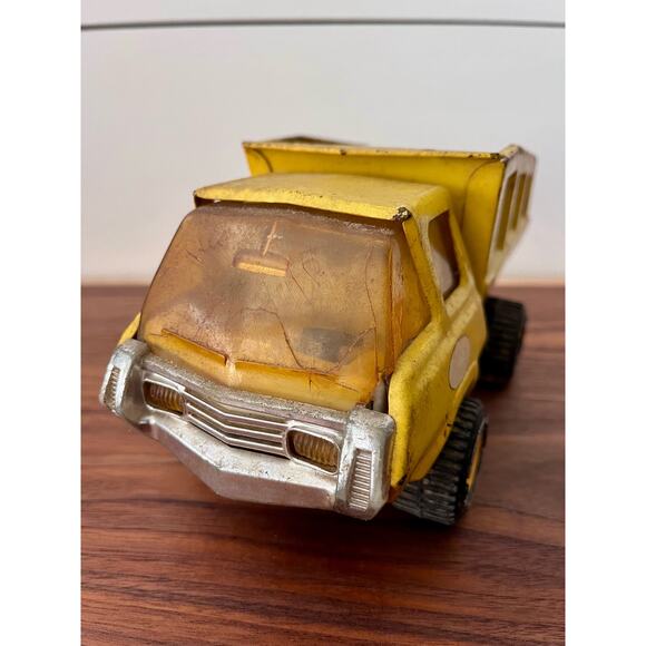 Vintage 1976-1977 Tonka Yellow Dump Truck Collectible Toy - Picture 11 of 15